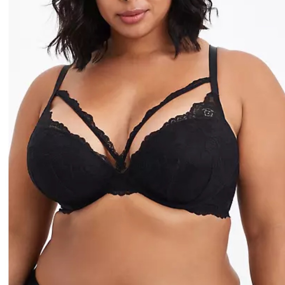 TORRID BLACK LACE STRAPPY PUSH-UP PLUNGE BRA